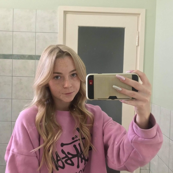 Meet your Posher, Angie - Picture 1 of 1